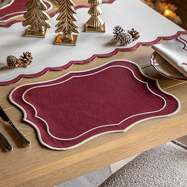 Elora set of 4 Scallop Placemats in merlot