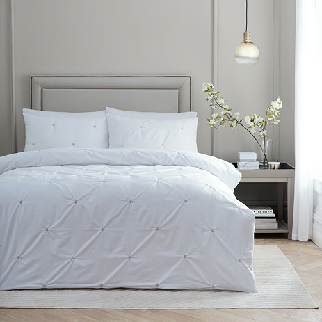 elysia pinch pleat on bed image 1