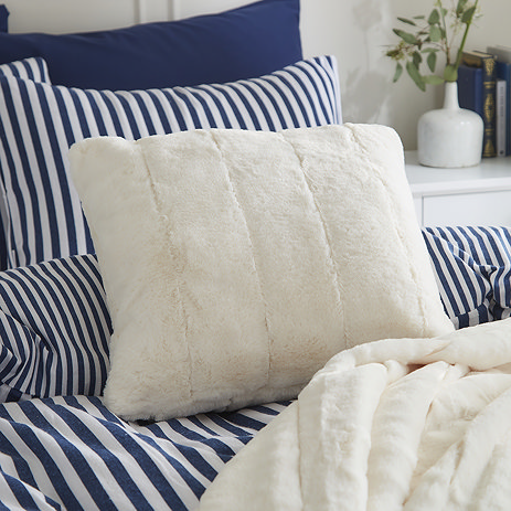 Empress Cream Cushion image