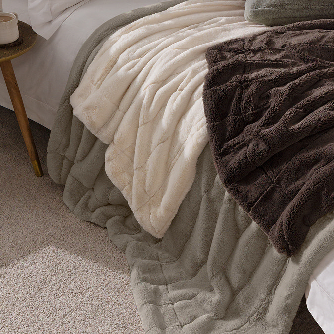 Empress faux fur throw