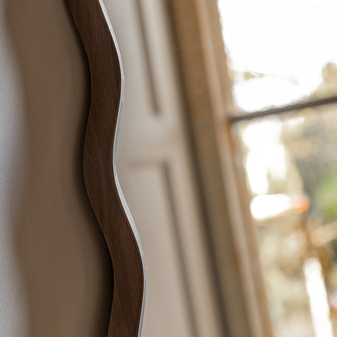 close up image of walnut edge of wiggle leaner mirror