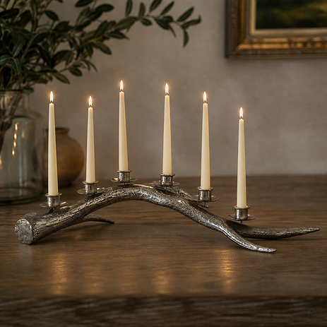 Evander candle holder