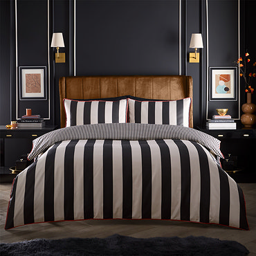 Close up of duvet cover pattern image 2