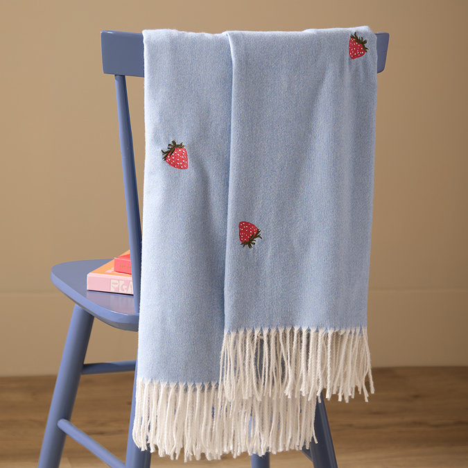 Berry Sweet Blue throw