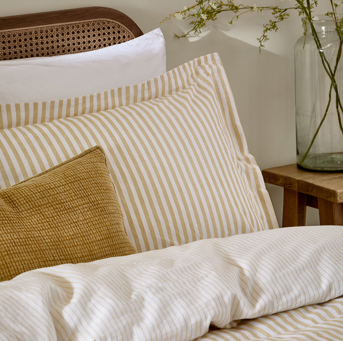 Hebden duvet cover set yellow close up image 2