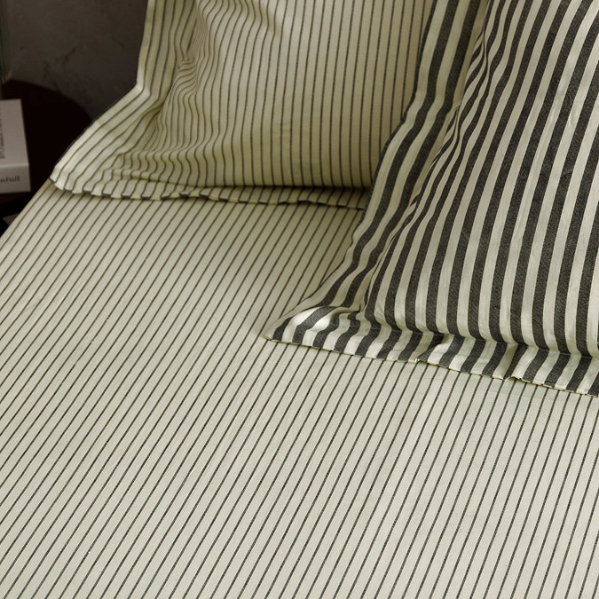 Hebden fitted sheet on bed image 2