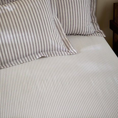 Hebden mauve fitted sheet on bed image 1