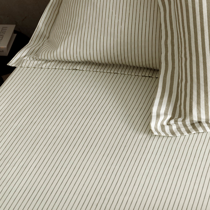 Hebden fitted sheet on bed image 2