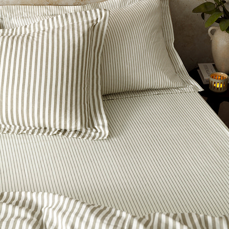 Hebden fitted sheet on bed image 1