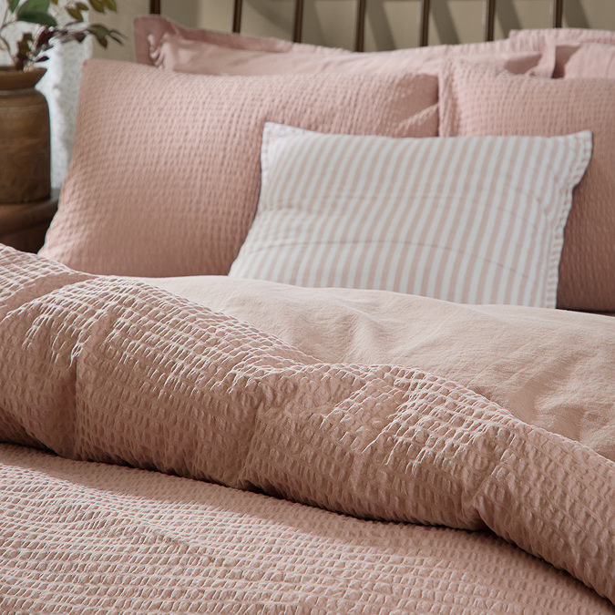 Relaxed seersucker duvet cover set in cotta