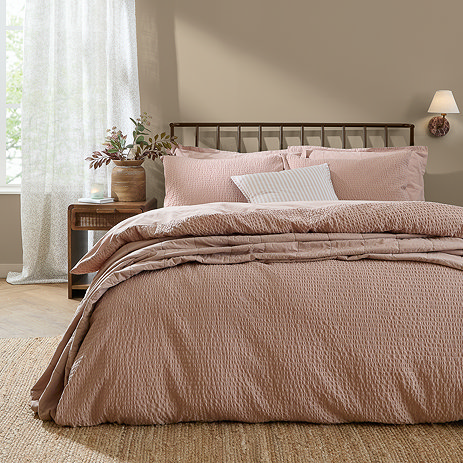 Relaxed seersucker duvet cover set in cotta