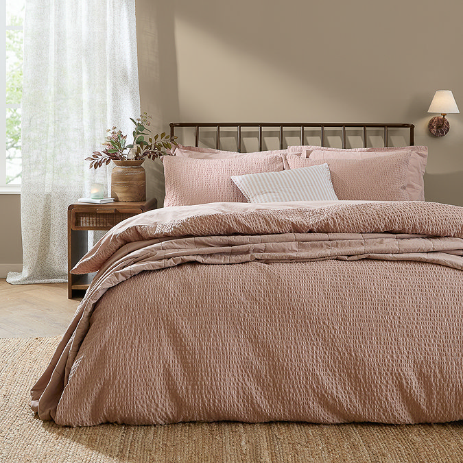 Relaxed seersucker duvet cover set in cotta