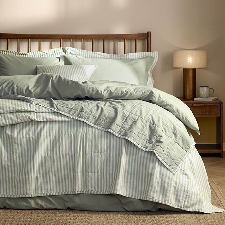 Hebden bedspread euc and bay green