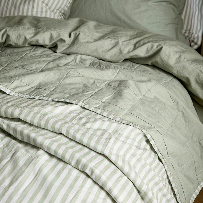hebden bedspread euc and bay green