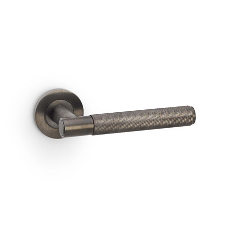 Isen Collection Dark Bronze PVD Knurled Model I door handle image