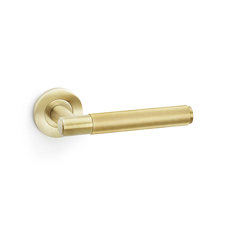 Isen Reeded Model I Satin Brass Door Handle Image