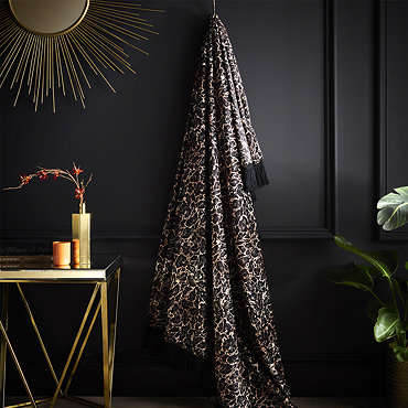 close up of throw image 2