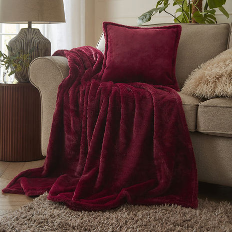 Kallu Throw Berry Lifestyle