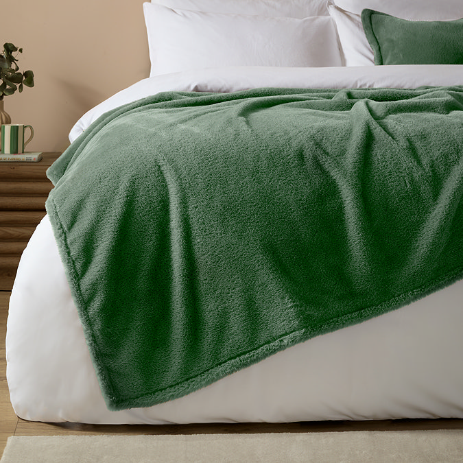 Kallu frost green throw image
