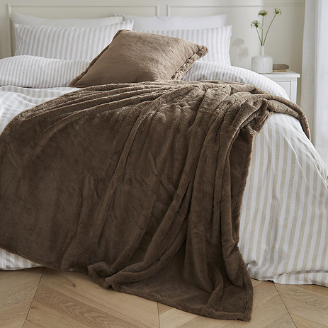 Kallu Throw Lifestyle