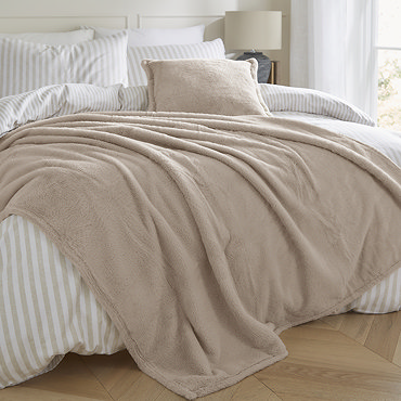 Kallu Throw Natural Shape