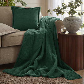 Kallu Throw Needle Green Lifestyle
