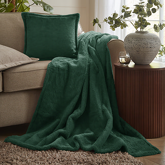 Kallu Throw Needle Green Lifestyle
