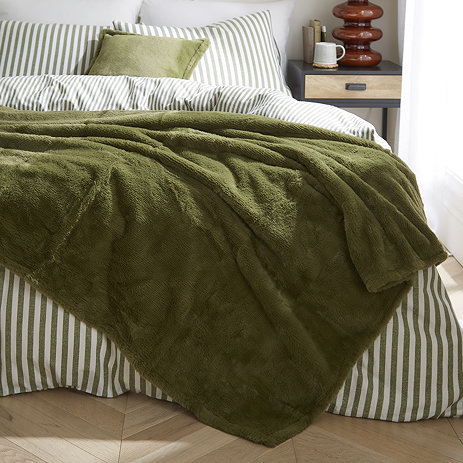 Kallu Throw Olive Green Lifestyle