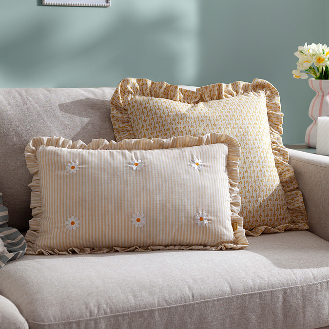 Les Fleurs Daisies Ruffle Cushion multi