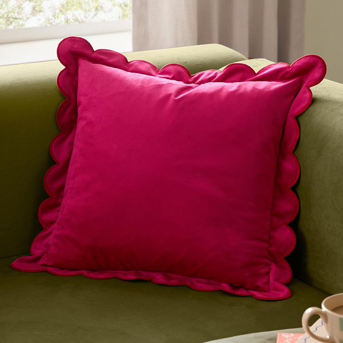 lil scallop cushion in pink image
