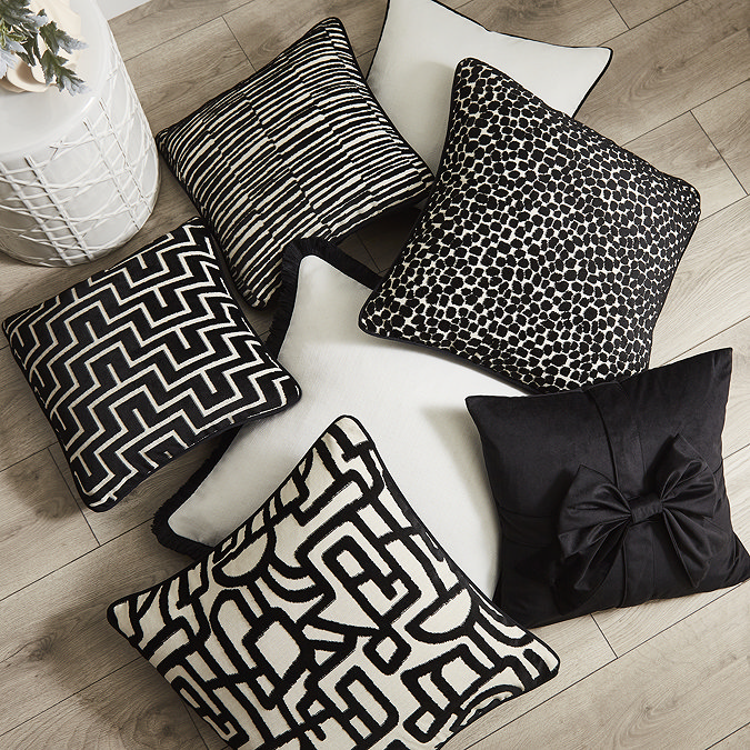 group cushion image 5