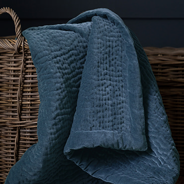 Luxury Haze Bluebell throw image