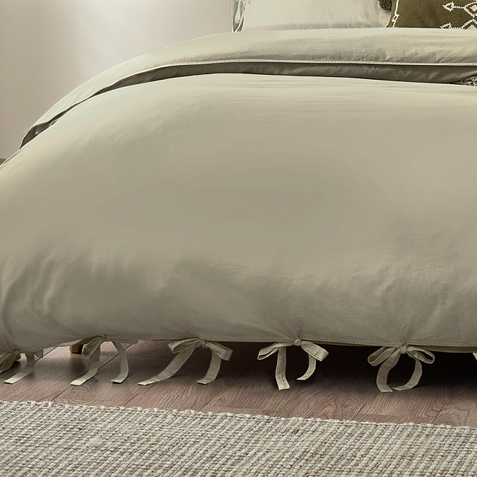 Mallow Duvet Bows Linen Close Up