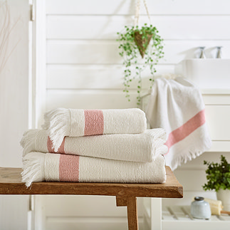 Oakwood Ridge pink towels image