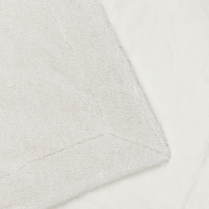 Olann Ecru throw image