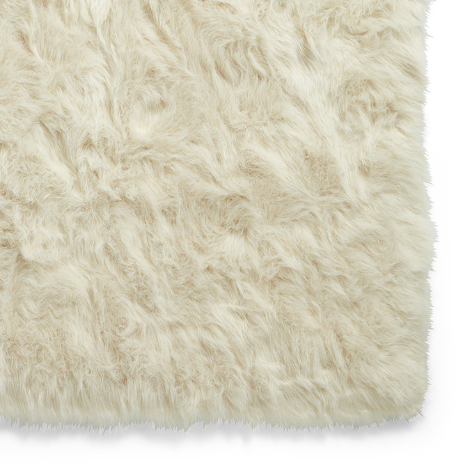 Polar plush rug in beige close up image 4