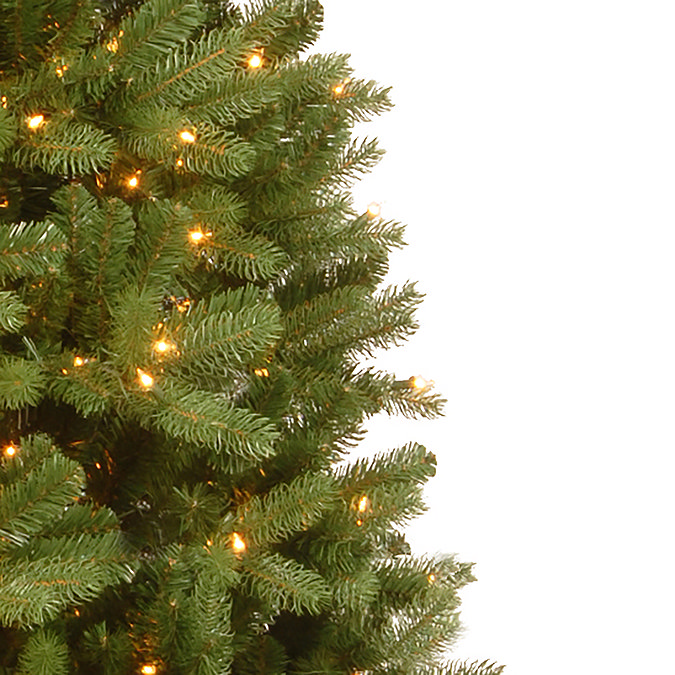 pre lit winnie spruce tree