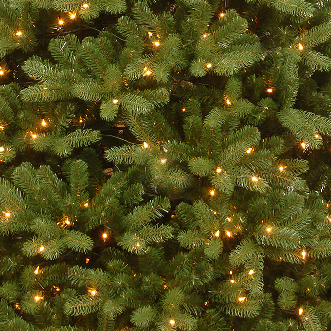 pre lit winnie spruce tree