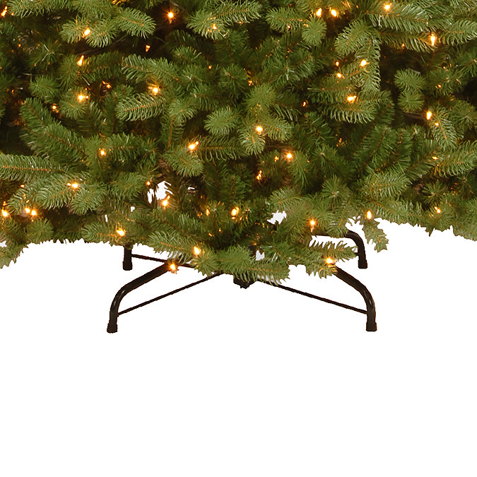 pre lit winnie spruce tree