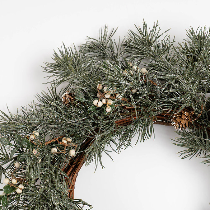 Neve Natural Feel Wreath with Lights