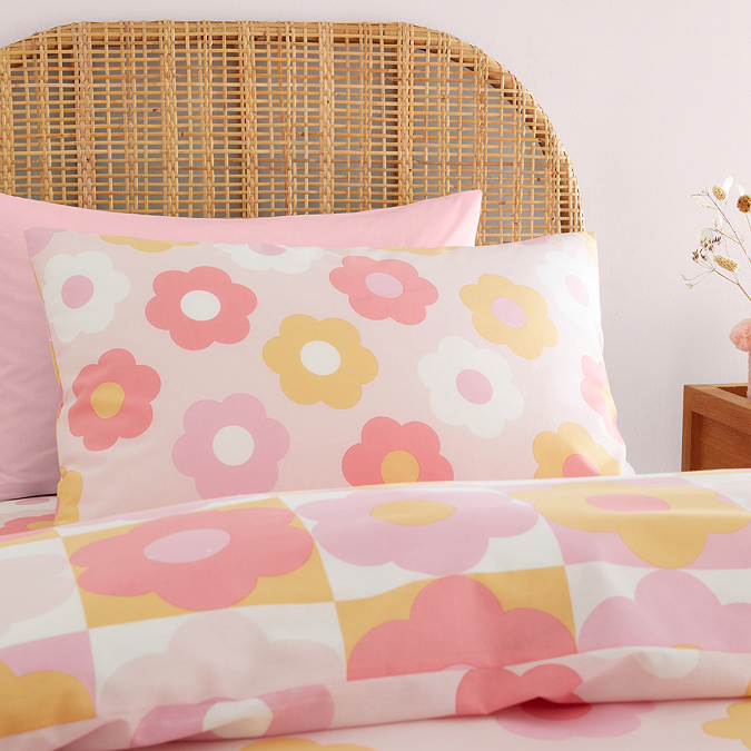 Retro daisy duvet cover set close up