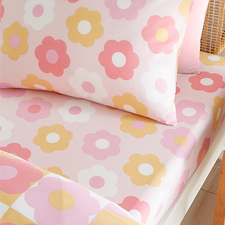 Retro daisy fitted sheet on bed image