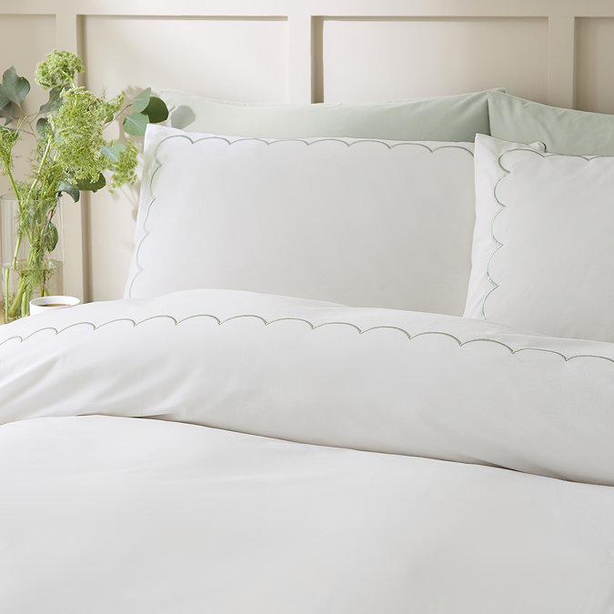 Scallop Border Embroidery Duvet Cover Set - Green carousel image