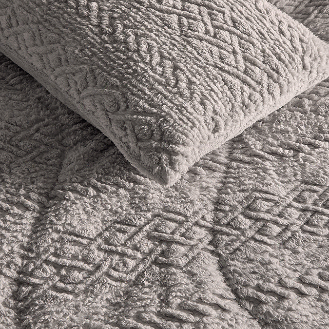 Teddy coverless duvet close up image 4