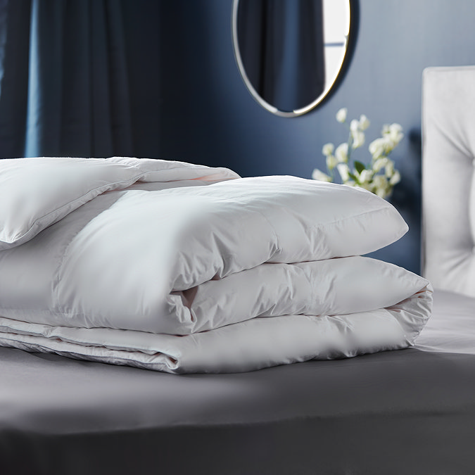 Silentnight Feather and down 10.5 Tog Duvet close up image 3