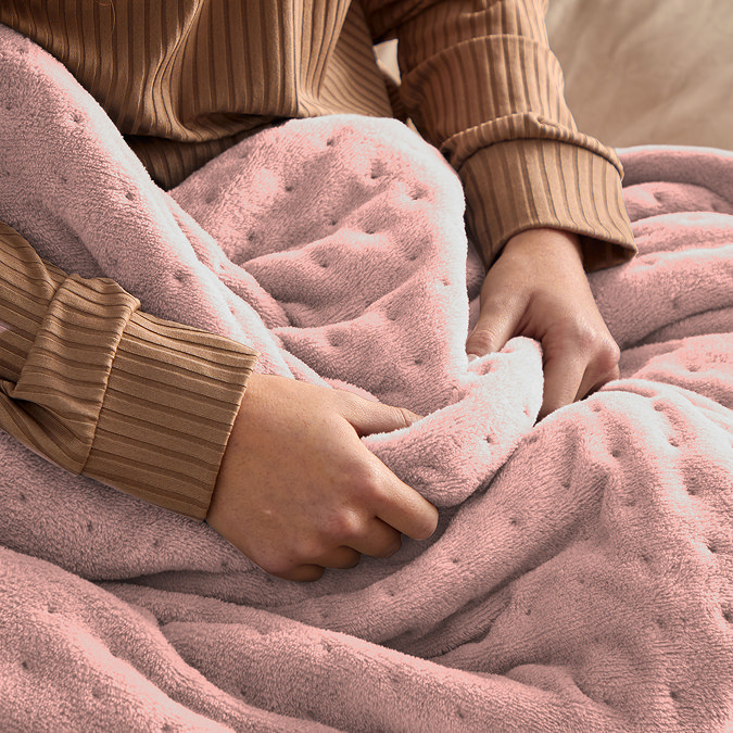 close up on heated throw blush pink colour and stitched channel design for even heat distribution