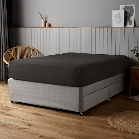 Supersoft Fitted Sheet in black on bed image 1