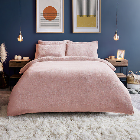 Teddy Fleece in Blush on bed image 1