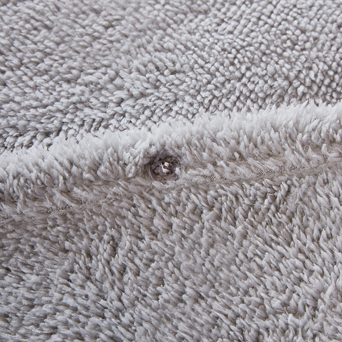 Teddy fleece Silver button Fastening on bed image 