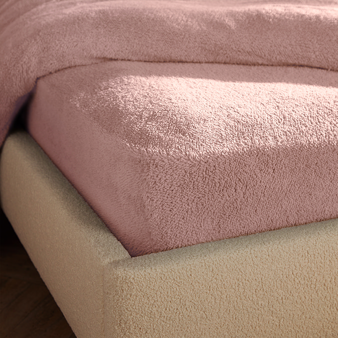 Teddy Fleece Fitted Sheet in blush on bed image 2